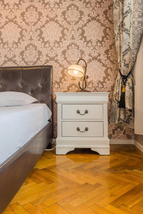 Studio cu vedere la grădină