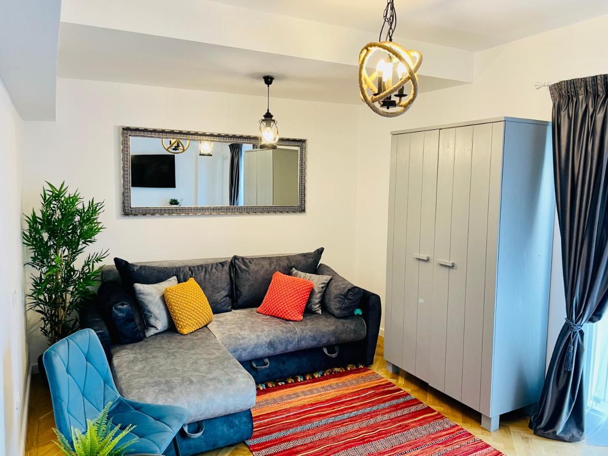One-Bedroom Apartment,1392207578:JPEG