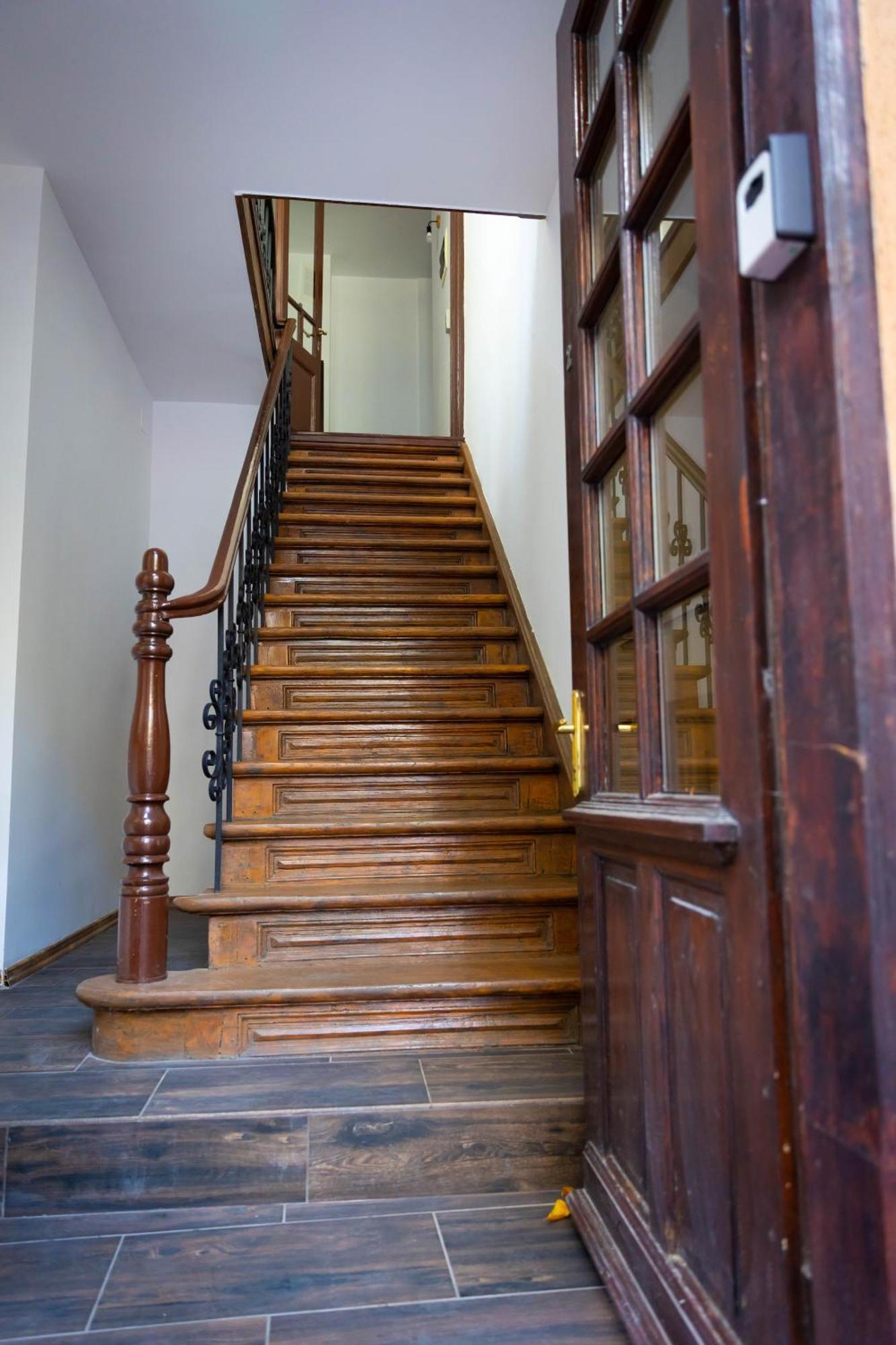 Apartament deluxe cu 2 dormitoare și balcon