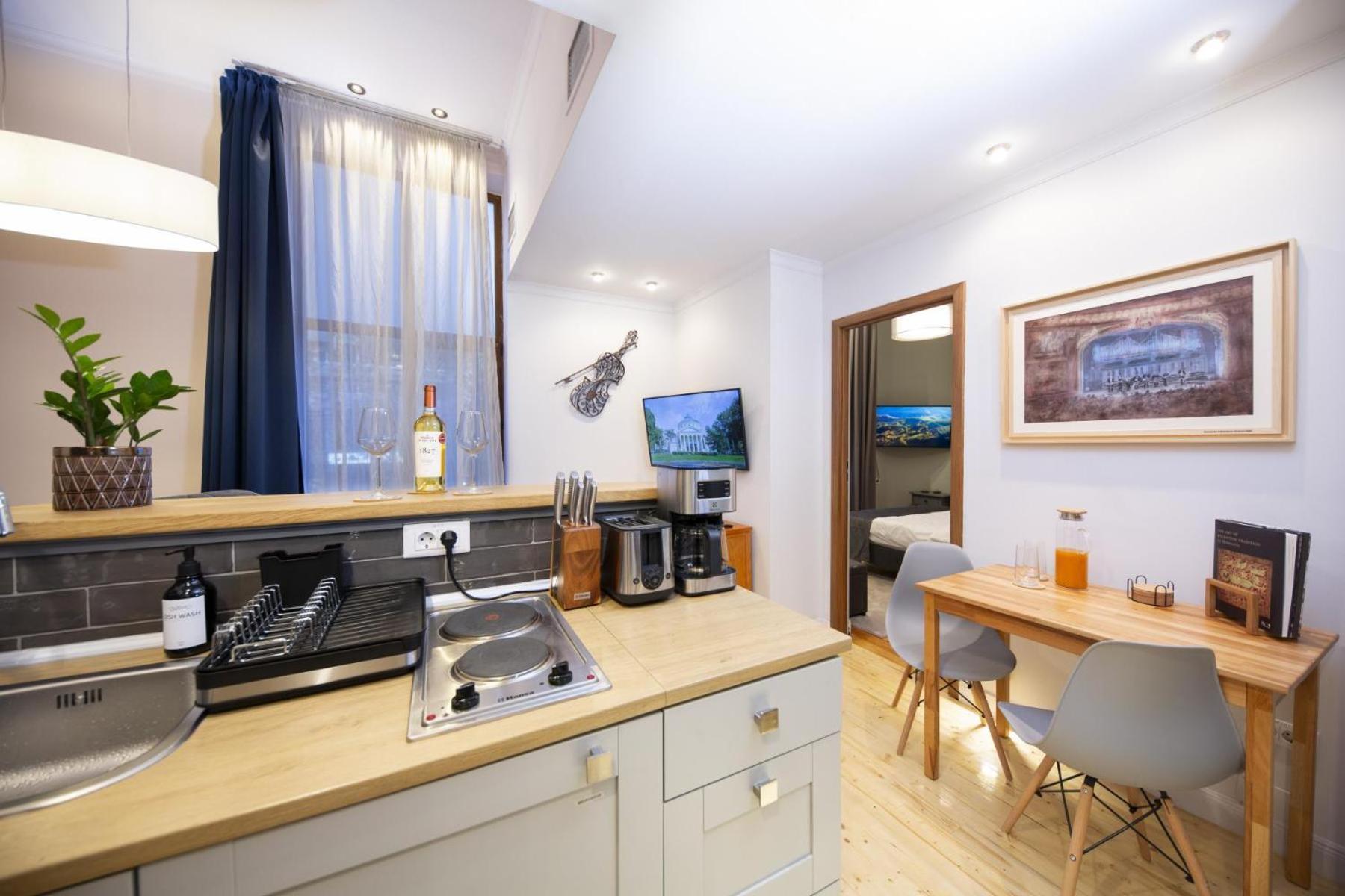 Apartament cu 1 dormitor, cu balcon şi vedere spre oraş