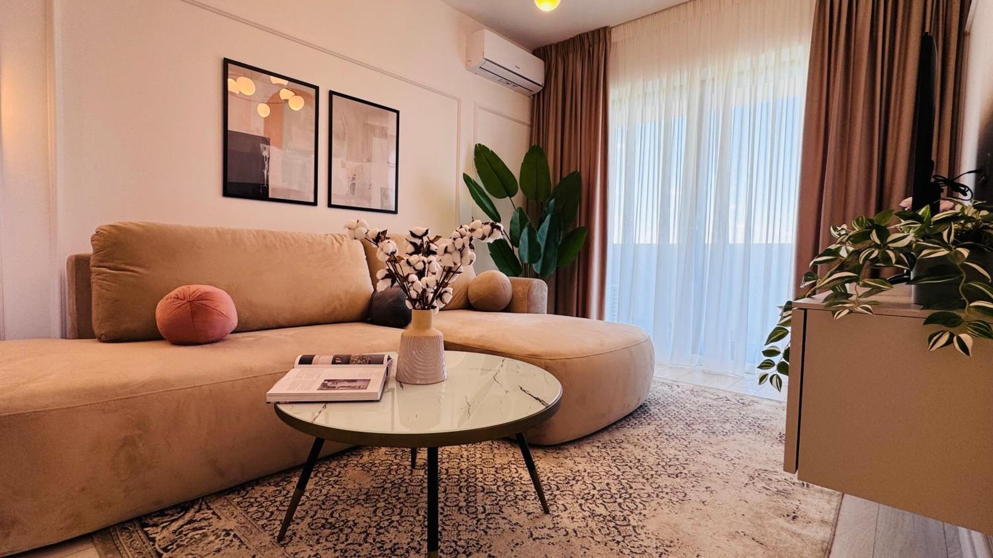 Apartament deluxe cu 2 dormitoare și balcon