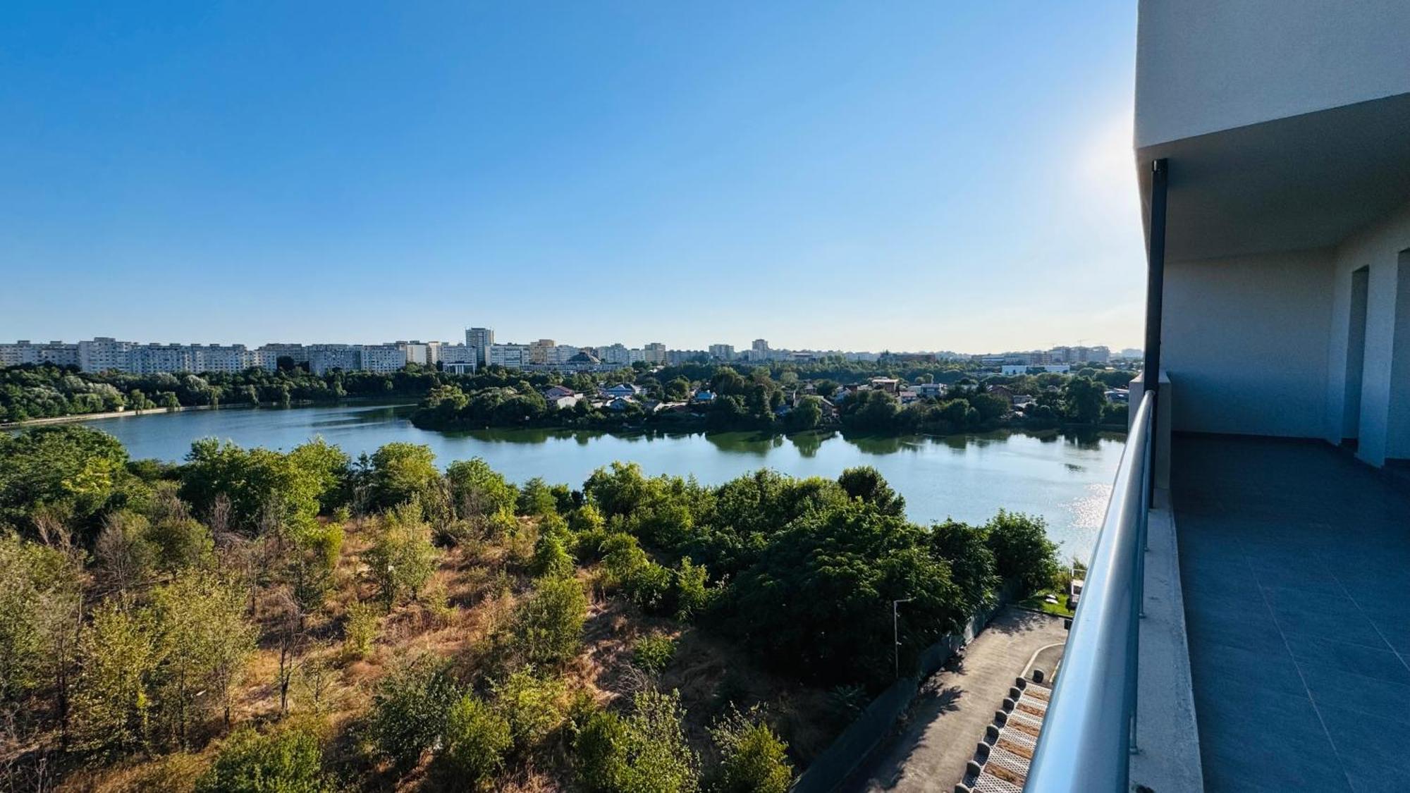 Apartament deluxe cu 2 dormitoare și balcon