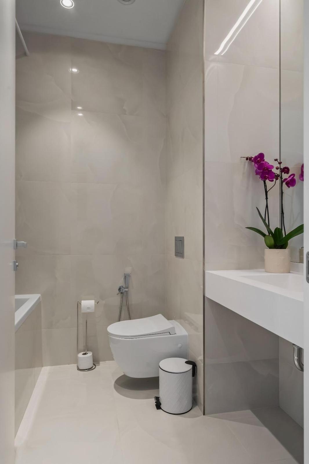 Apartament cu 2 dormitoare, cu privelişte spre oraş