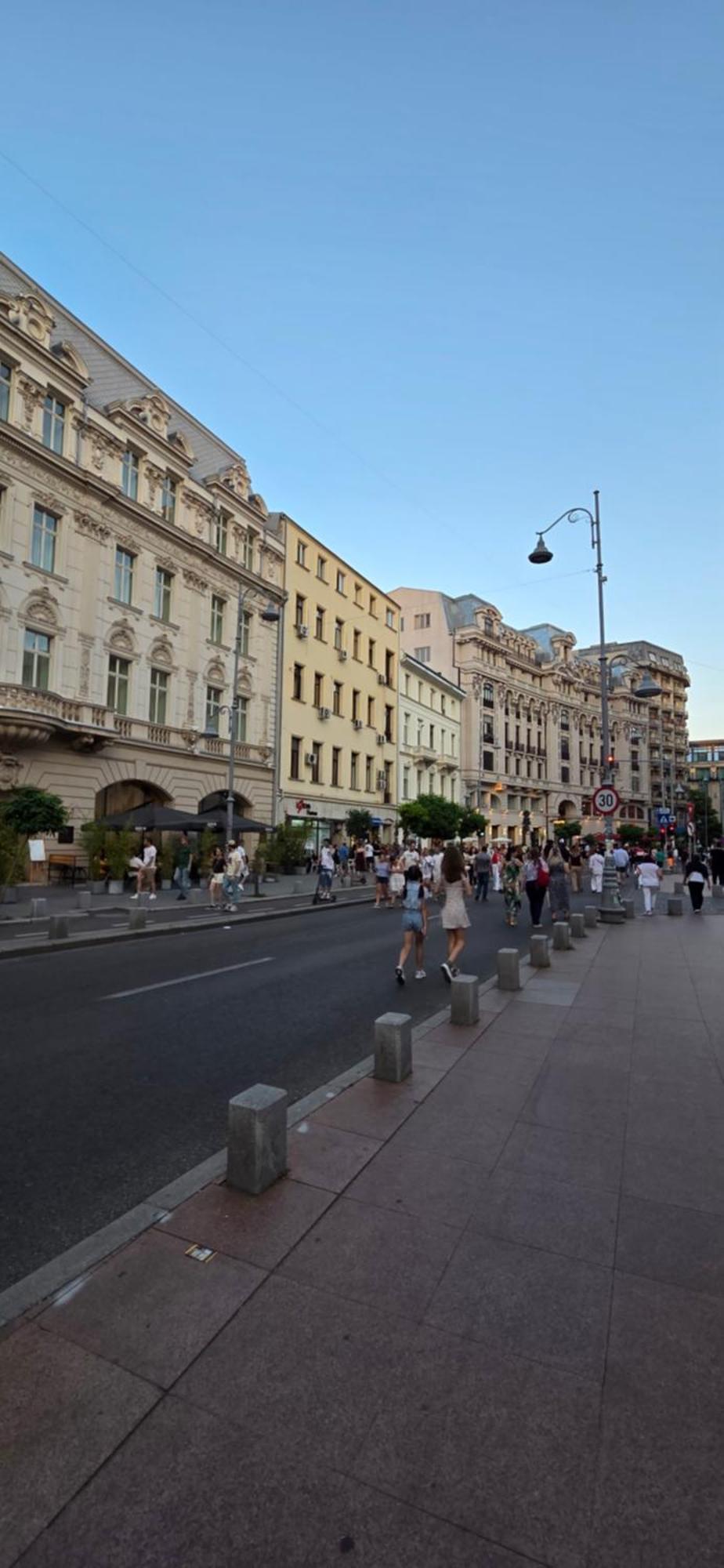 Cameră cvadruplă cu baie privată.