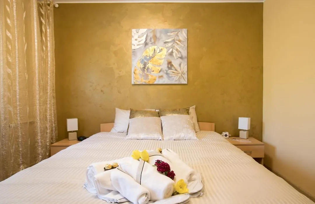 Golden Apartment Baneasa-1