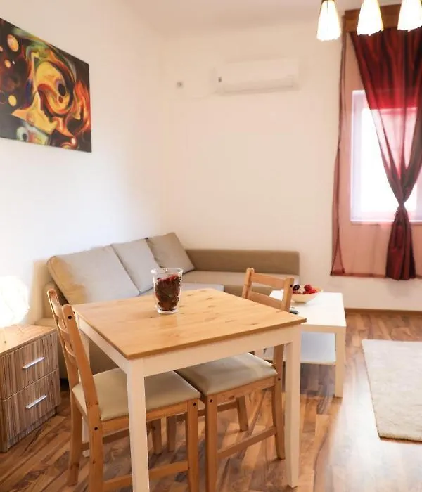 Ultracentral Apartament With Balcony - Old Town-1