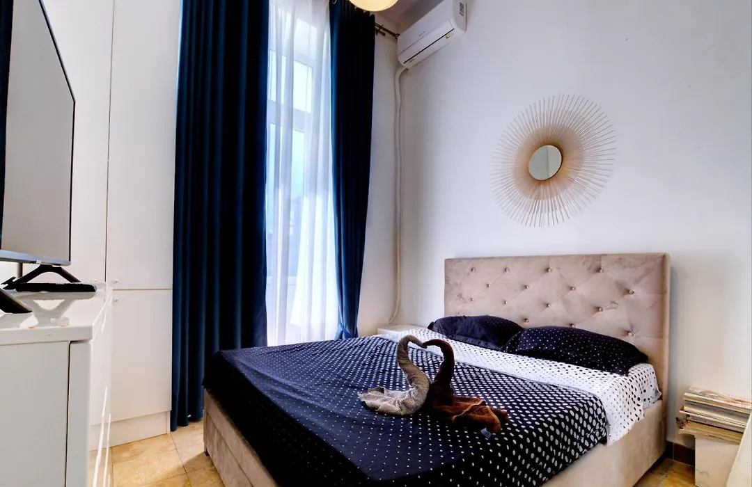 Ultracentral Cozy Apartment On Calea Victoriei With Amazing View-1