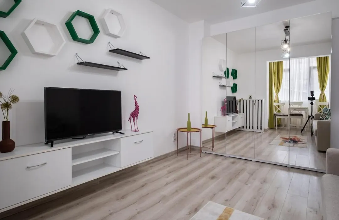 Laroka House Cosy And Modern Apartment Universitate-City Centre-1