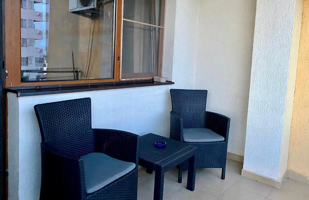 Sky Modern 1 Bedroom Apt W Free Parking-1