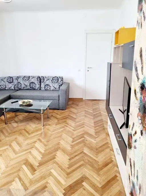Cozy Apartment Near City Center-1
