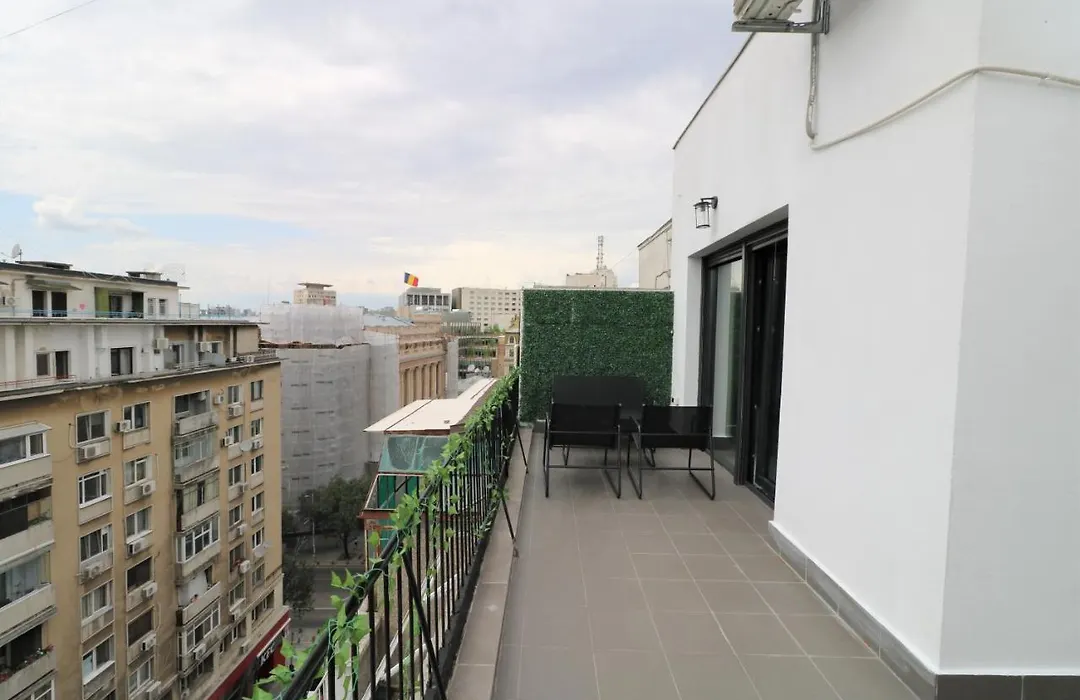 Deluxe Skyline Retreat Studio - Old Town Bucharest-1