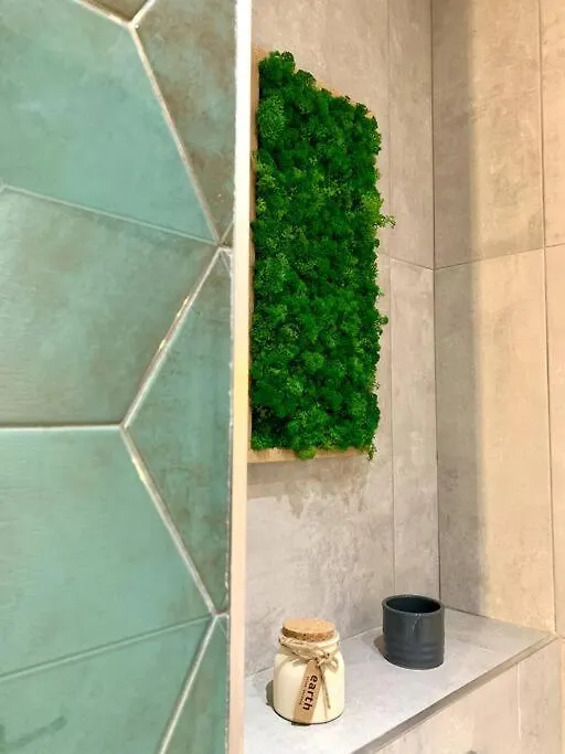 Heart Of The City - Modern Studio With Balcony-1
