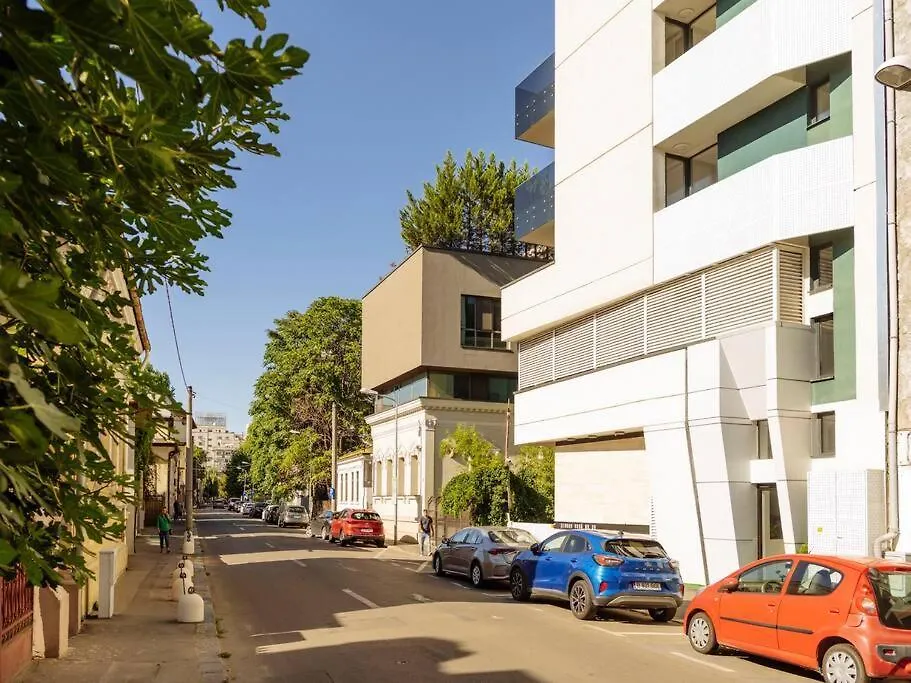 Central 1 Apartment - New Building & Parking-1
