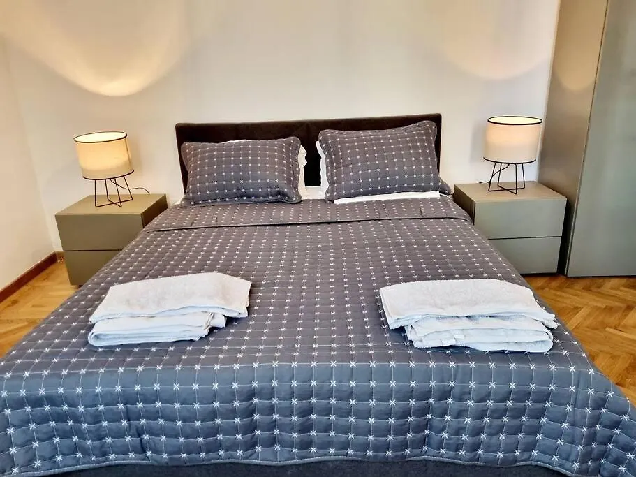 Cozy Apartment Near City Center-1