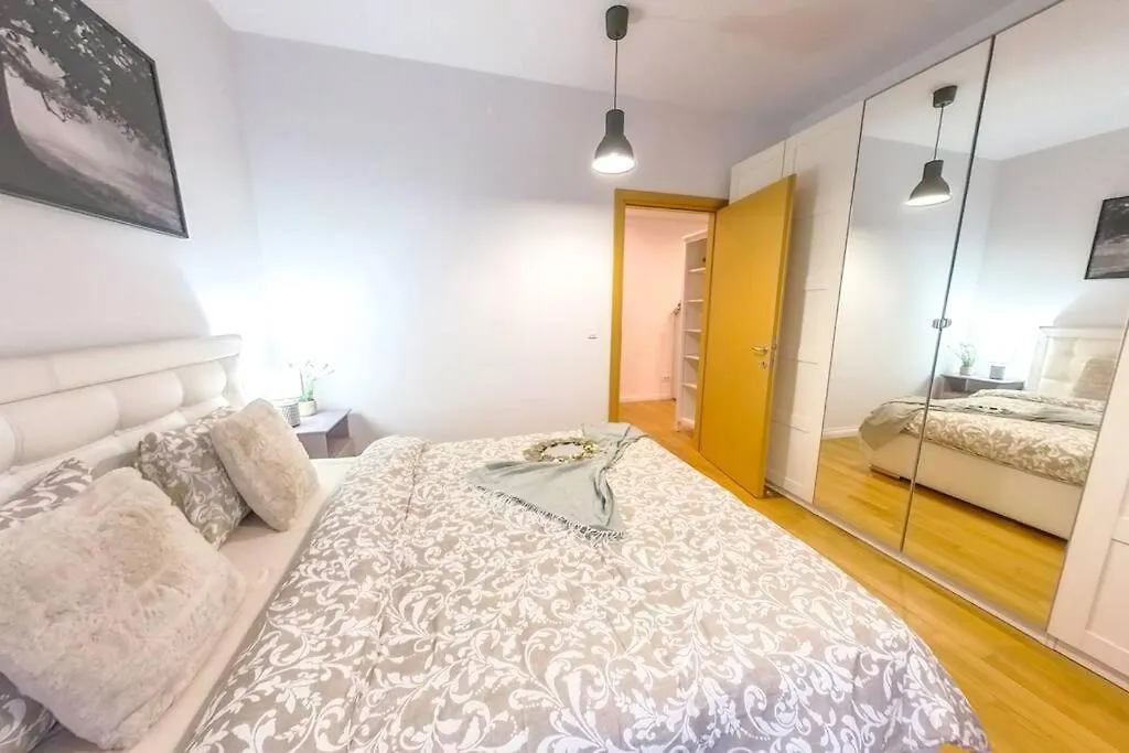 Old Town Spacious Apartment-1