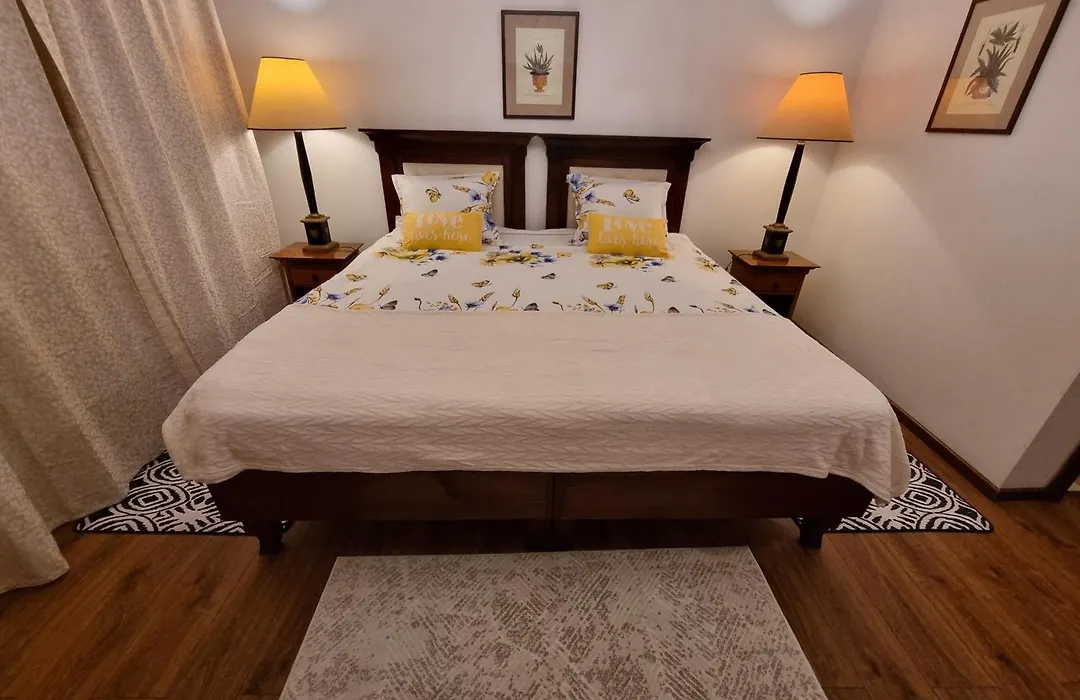 Room 27 @ Arc De Triomphe-1