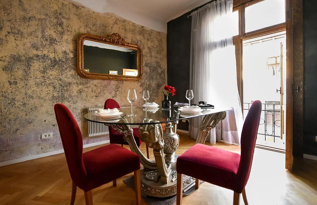 Brancovenian Wonder - 3Br Apartment Near Cismigiu Park-1