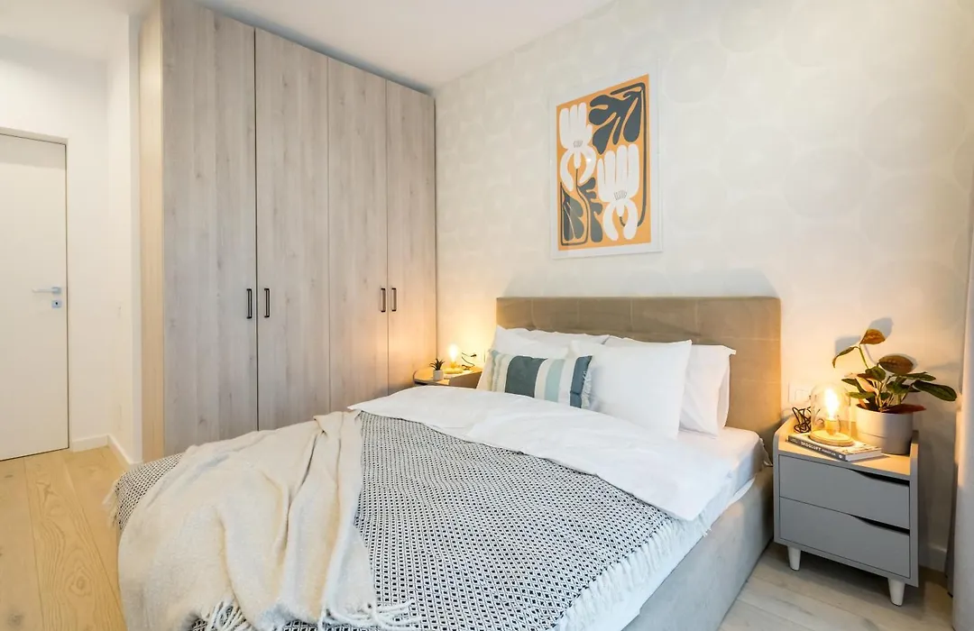 Botanlque 1Br In Business Centre-1