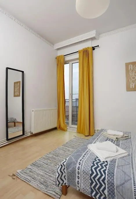 3 Bdrm Apartment In City Center-1