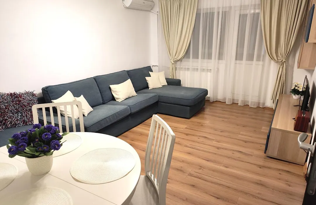 Platinum Apartment - apartament cu 3 camere, 2 dormitoare, 2 bai, bucatarie complet utilata, 2 balcoane-1