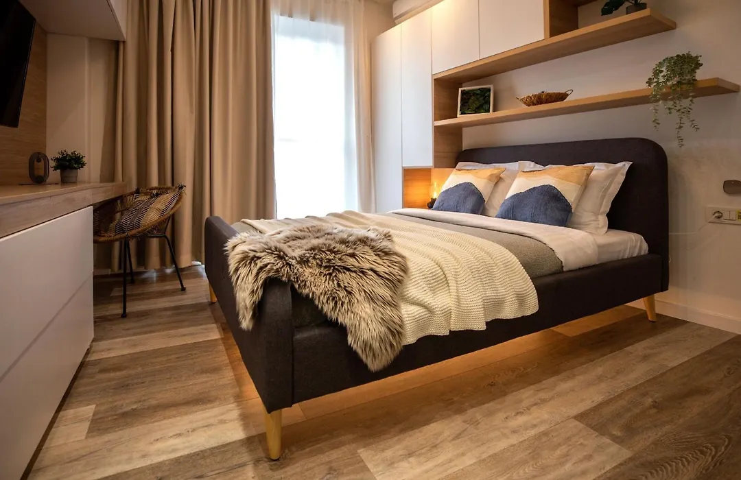 Modern Elegance In The Heart Of The City - Romana Square Apartments-1