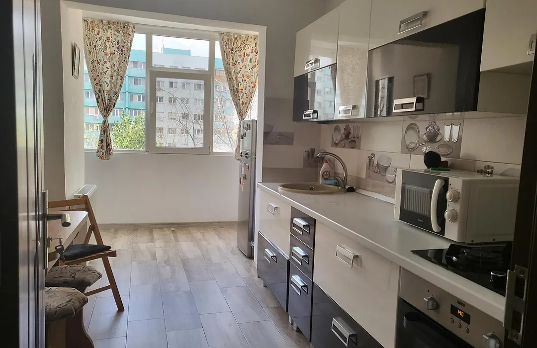 Apartament cu 3 camere chiar in inima Capitalei-1