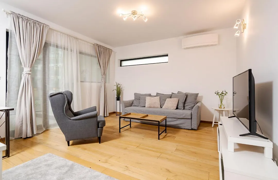 Romexpo Relax Spacious Apartment-1
