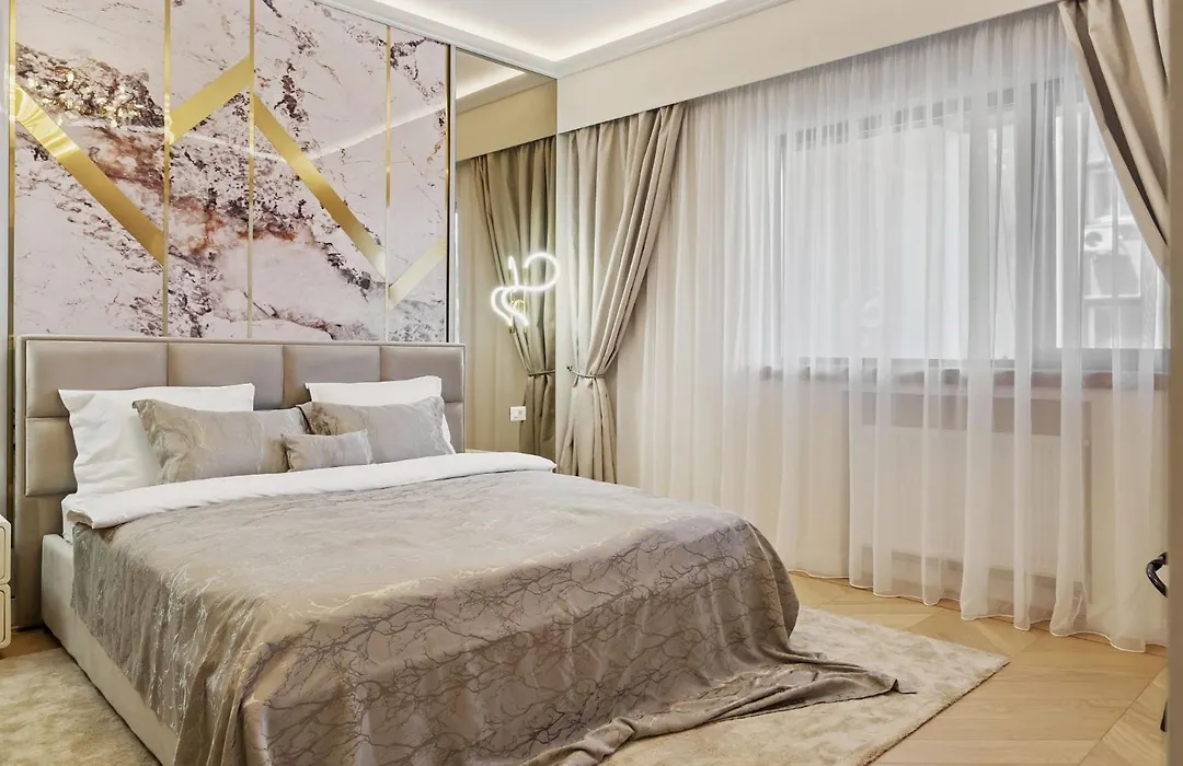 Central Two Rooms Apartment The Paradise Of Lights-1