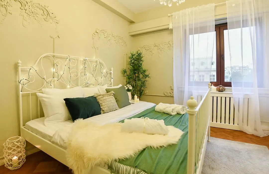 Cozy Studio Overlooking The Old Town-1