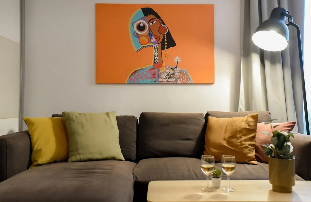 Cozy 2-Bedroom Retreat In The Heart Of History-1