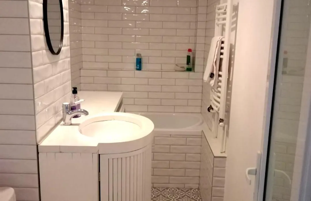 Superb 1Br Apartment With Air Conditioner-1
