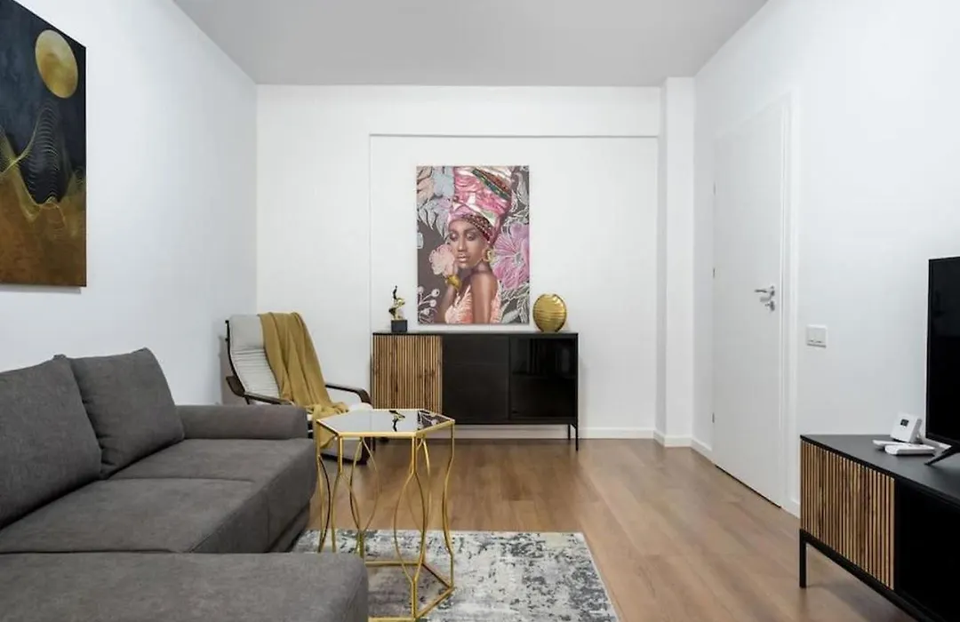 Bonita - Chic Urban Retreat With Private Balcony-1