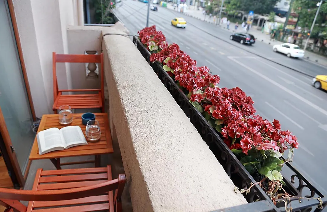 Athenaeum Spacious& Cozy 1Br Prime Location W Balcony-1