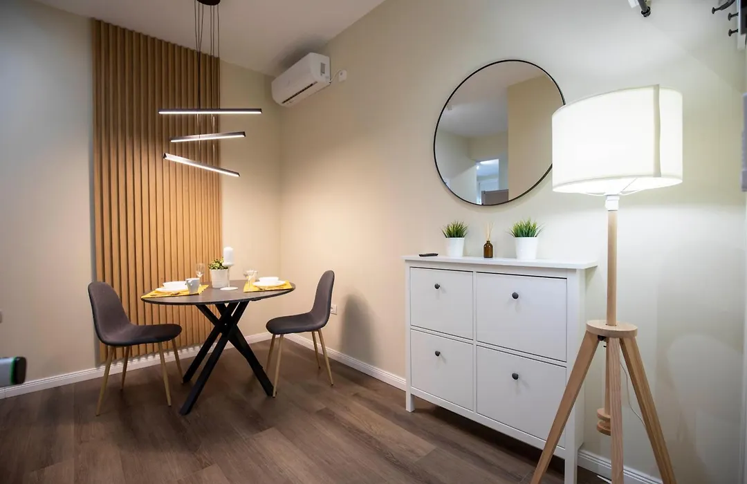 Luxe Suites Romana-1