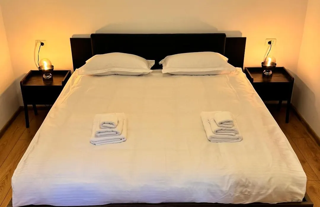 Beautiful Apt With Two Bedrooms-1