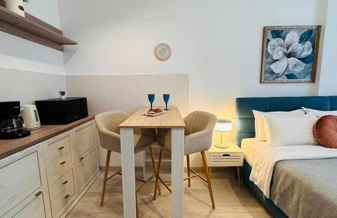 Deluxe Studios - Perfect For Short Or Long Stays-1