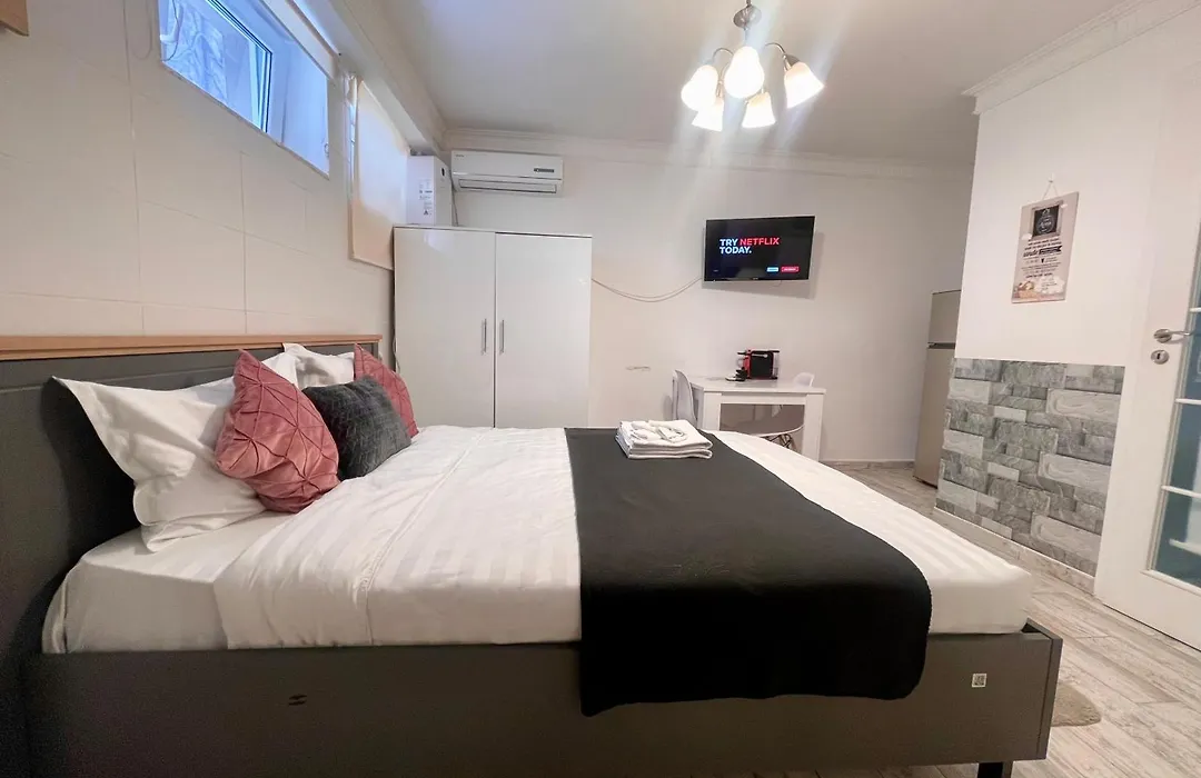 Prime 1 Studio - Half Ground Level With Windows - Demisol-1