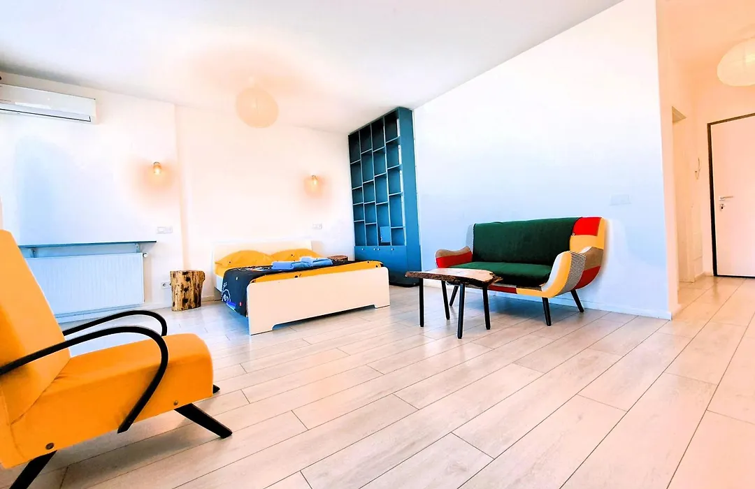 Plaza View Studio-1