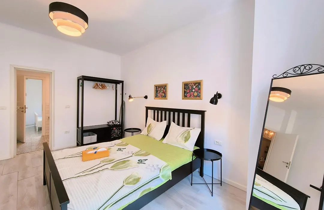 Downtown Spacious Retreat-1