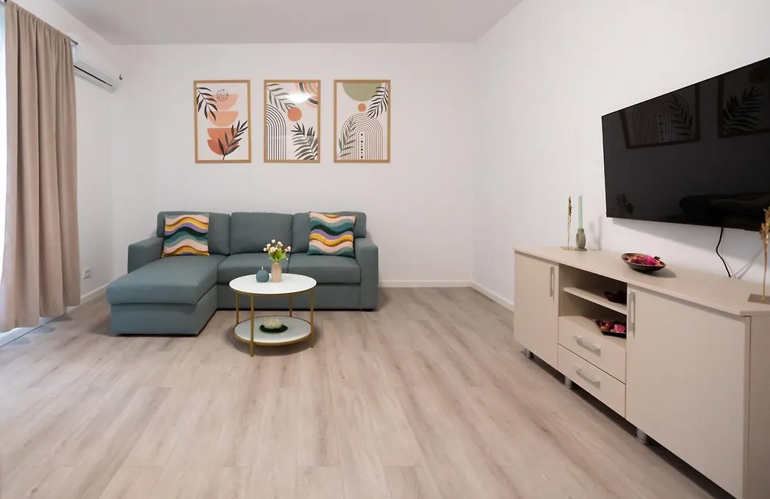 Soni Exclusive Apartments 1218 Plaza With Private Parking & Self Check-In-1