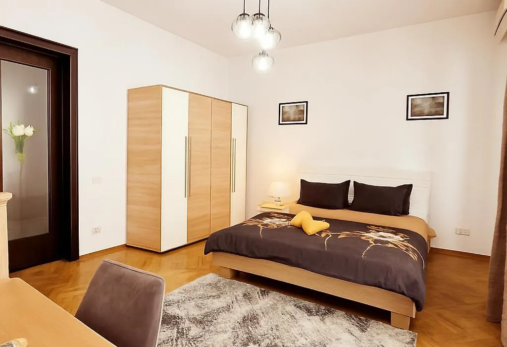 Old Town Comfort & Stylish Apartment-1
