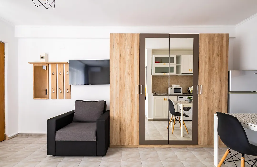 Downtown Victoria Studios By Citybookings-1
