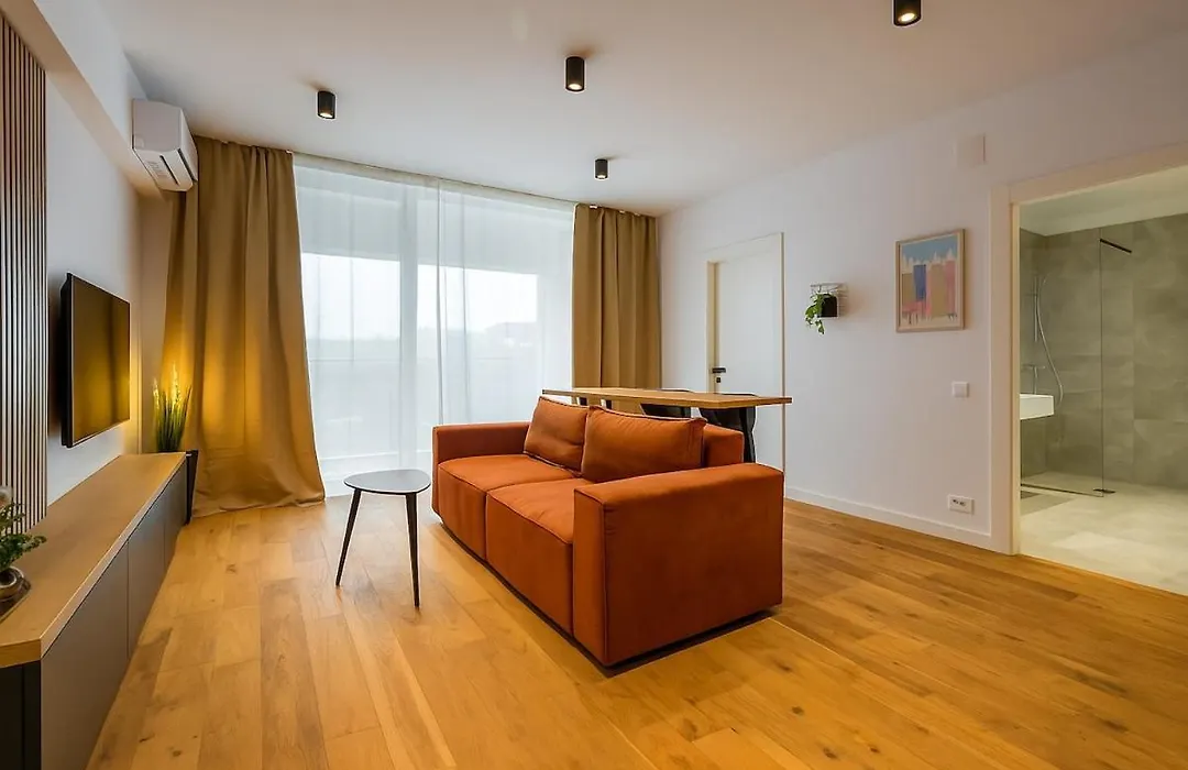 Central One Serenity Loft Plus Parking-1