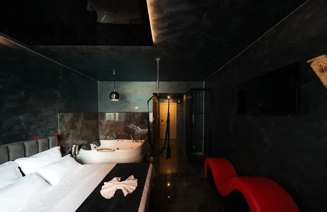 Amour Studio - Jacuzzi-1