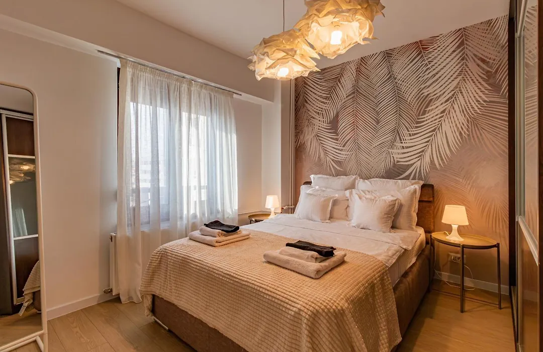 Elegant 2Br Apartment In Chic Area-1