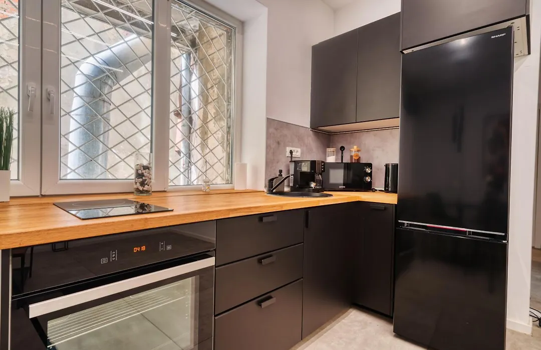 Old Town Apartments Bratianu - City Center Stay-1