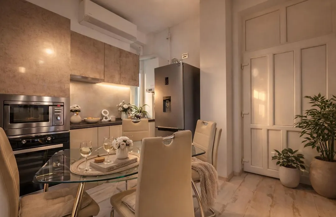 Elegant Stay Near Parliament & Old Town-1
