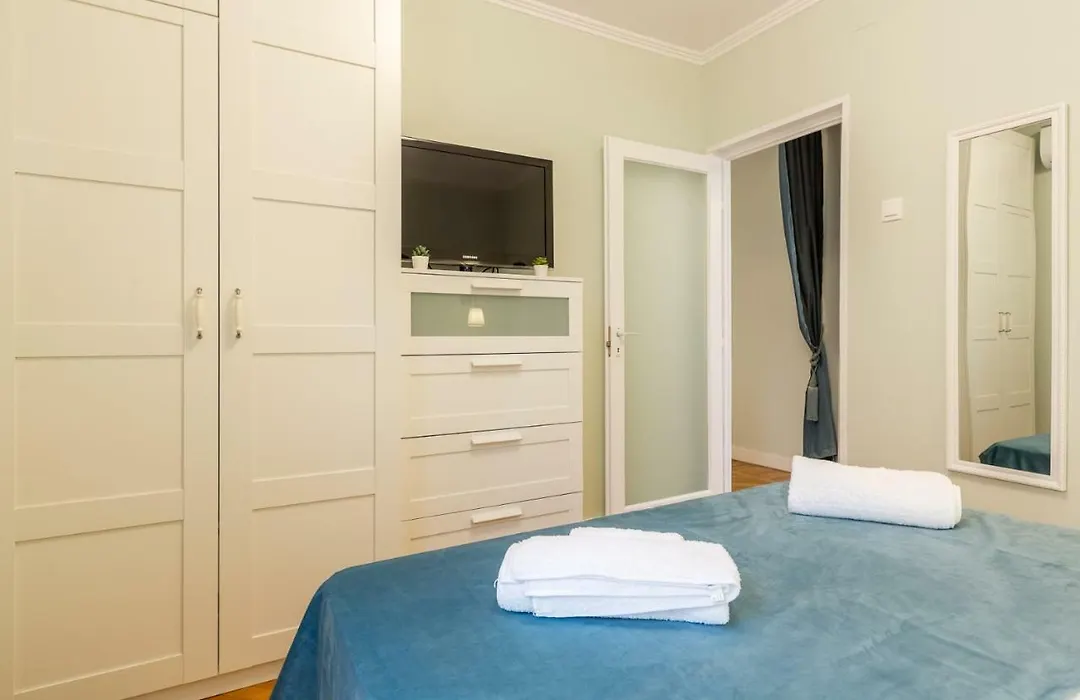 Central Stylish & Cozy One Bedroom Apartment - Adela Accommodation - Ideal For Long Stays-1