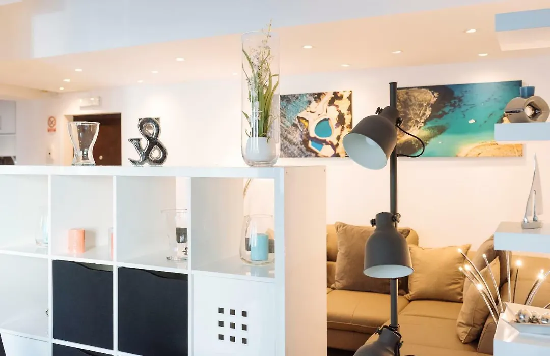 Luxury Flat 8 Near Metro-1