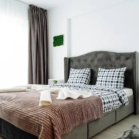 Cozy Special Pallady Apartament With Garden & Courtyard-2